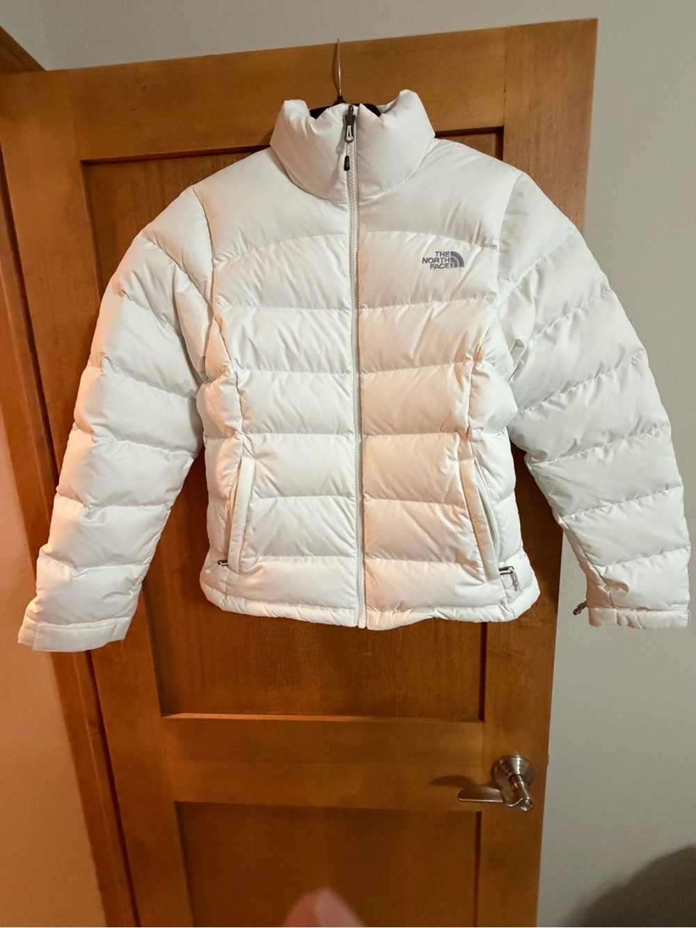 The North Face Women’s 700 White Puffer Jacket (Like New - Med)
